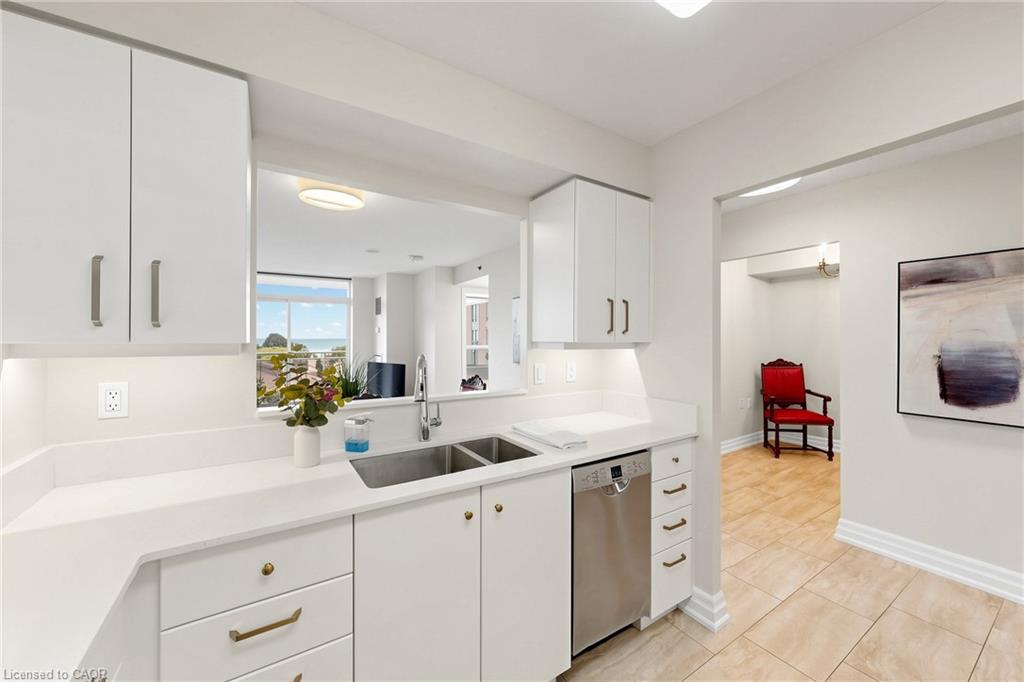 2416-100 Burloak Drive Property Photo 12
