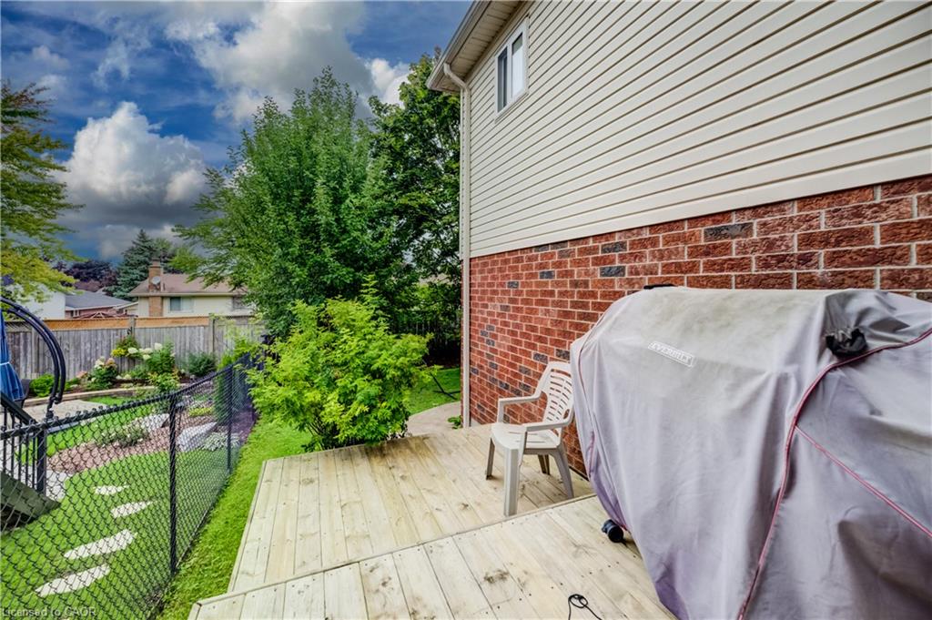 245 Fern Crescent Property Photo 31