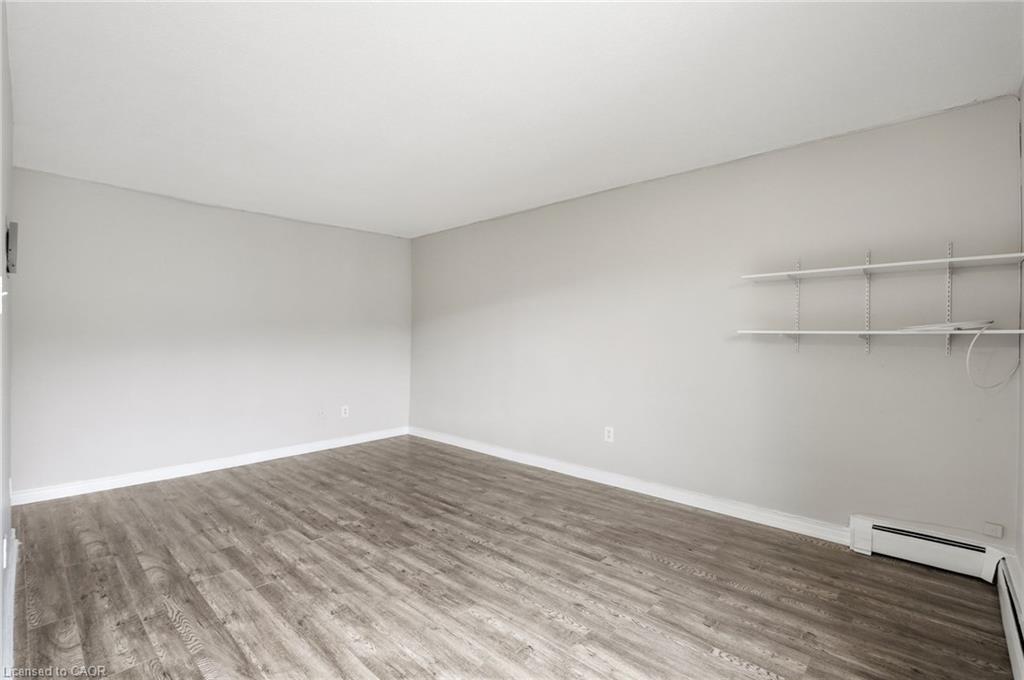 904-81 Charlton Avenue E Property Photo 8