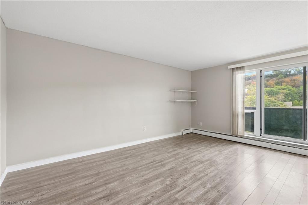904-81 Charlton Avenue E Property Photo 9