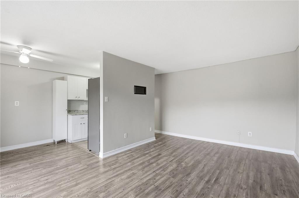 904-81 Charlton Avenue E Property Photo 17