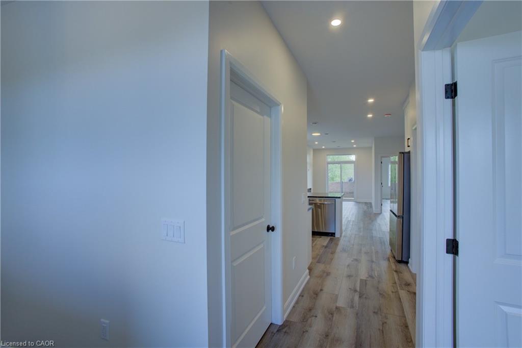 5-440 Wellington Street E Property Photo 6