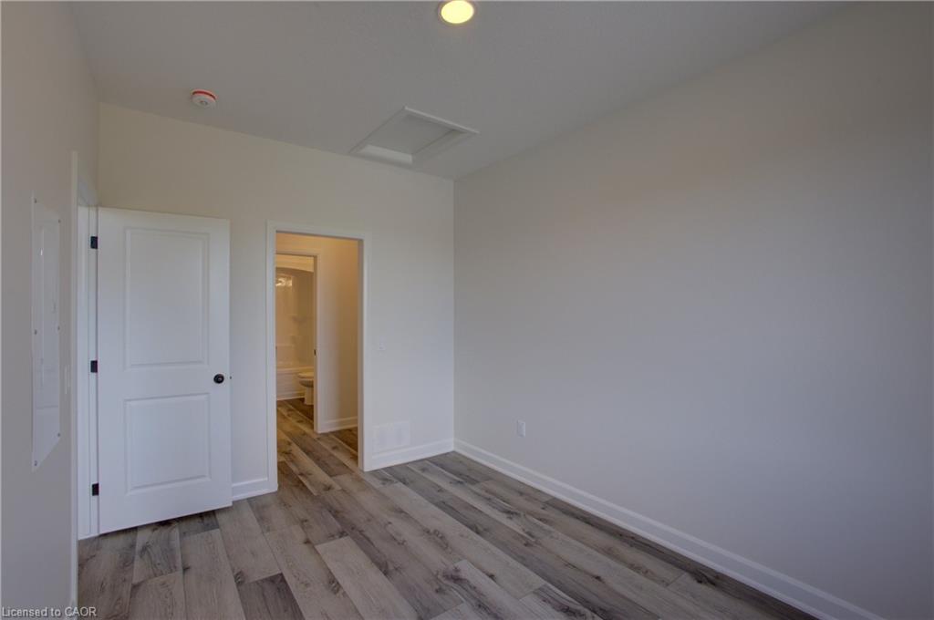 5-440 Wellington Street E Property Photo 7
