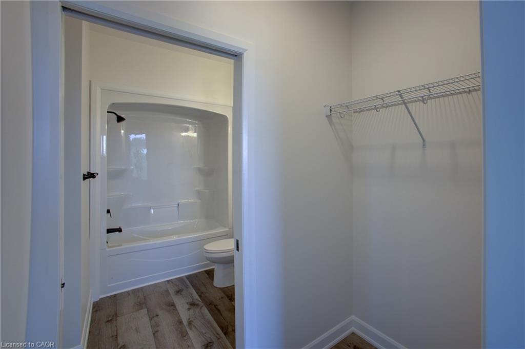 5-440 Wellington Street E Property Photo 8