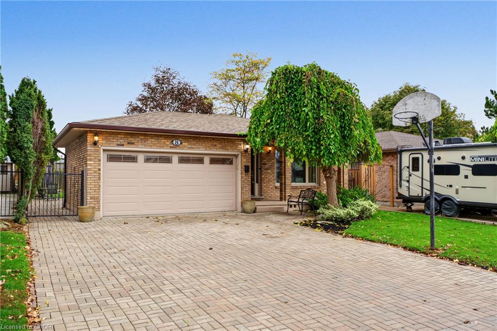 8 Valanna Court Property Photo 1