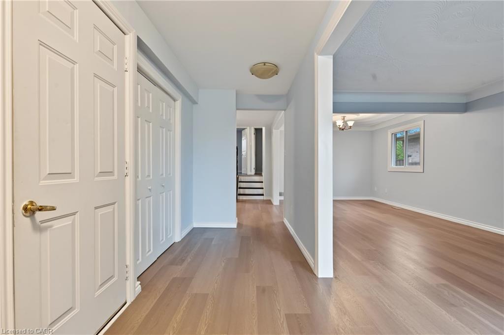 8 Valanna Court Property Photo 4