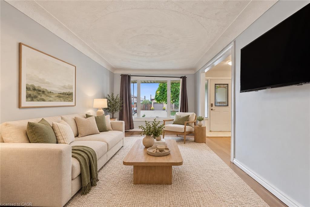 8 Valanna Court Property Photo 5