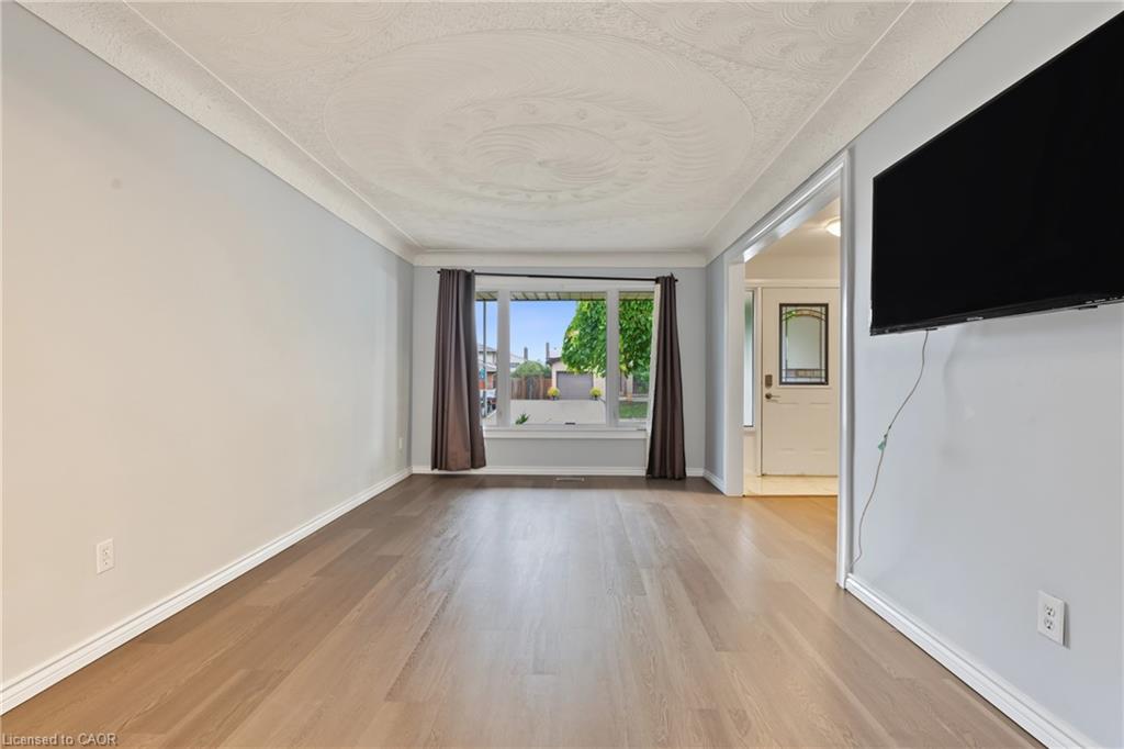 8 Valanna Court Property Photo 8