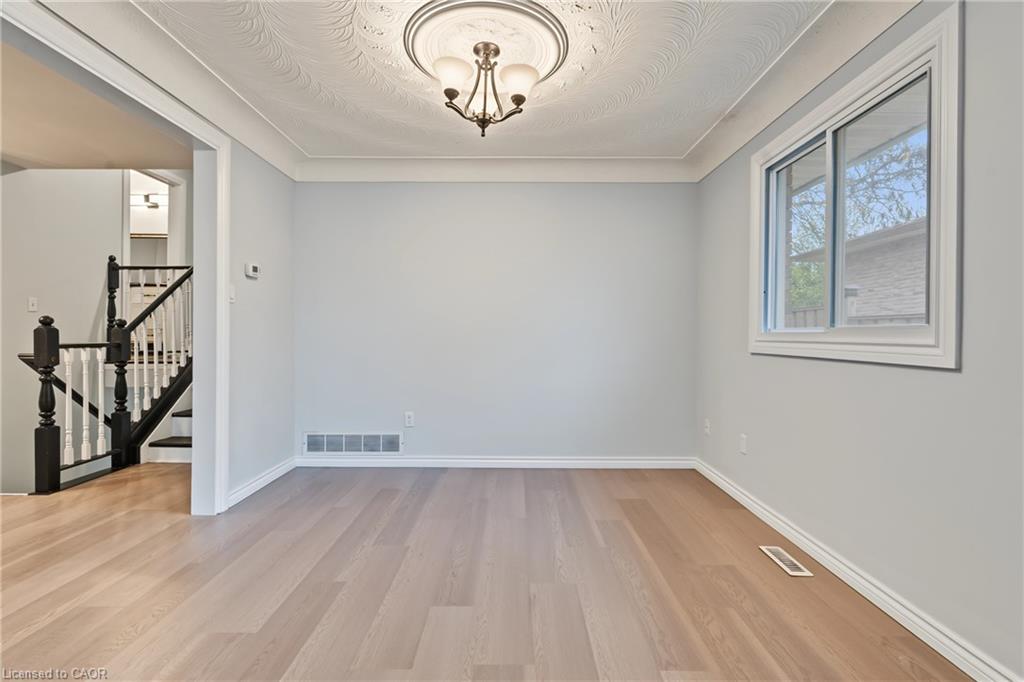 8 Valanna Court Property Photo 9