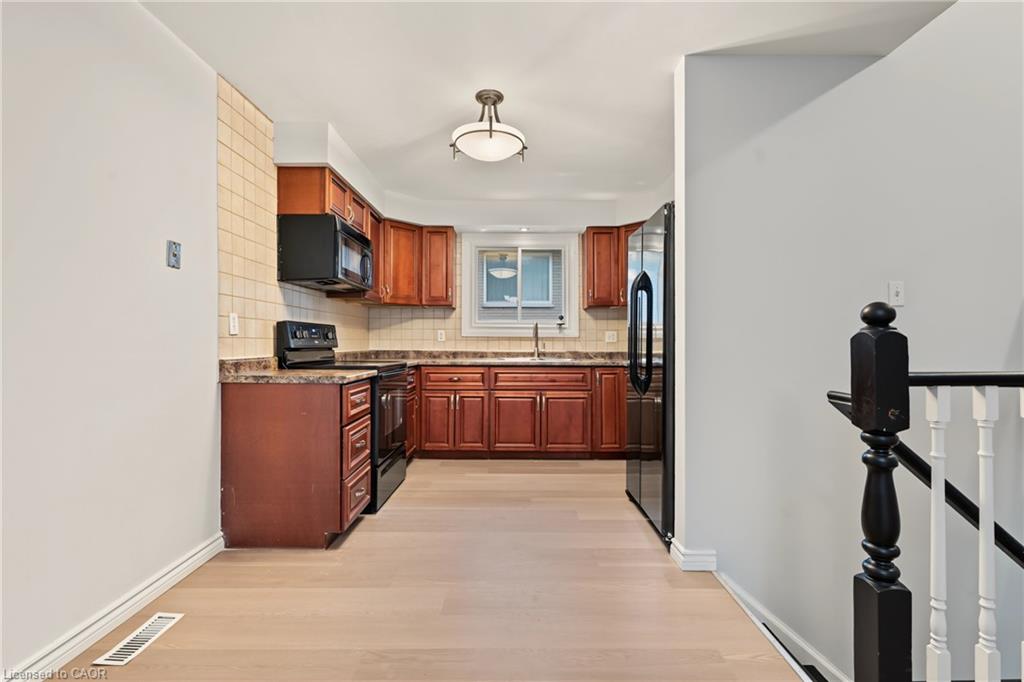 8 Valanna Court Property Photo 10