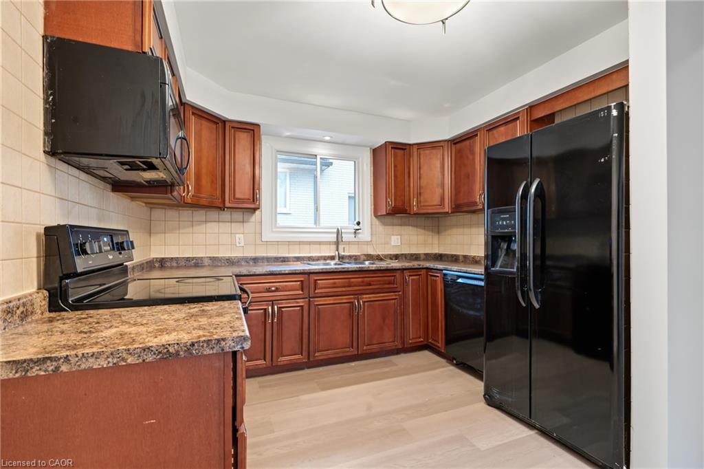 8 Valanna Court Property Photo 11