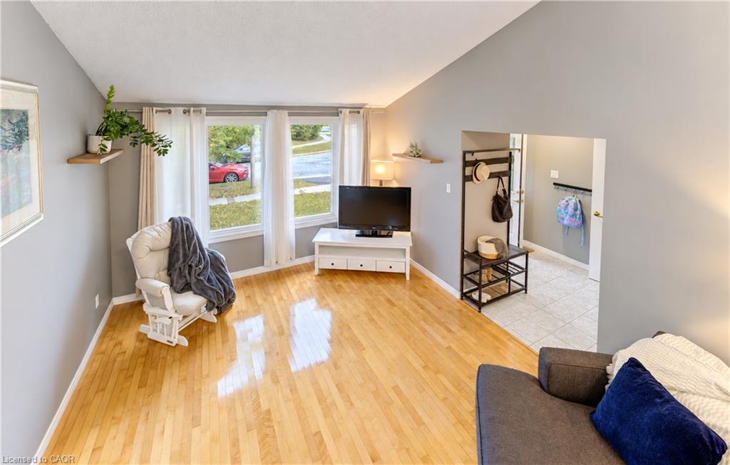 102 Toynbee Crescent Property Photo 8