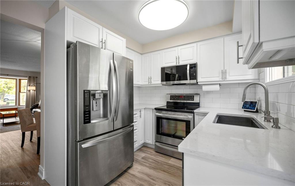 2092 Hunt Crescent Property Photo 18