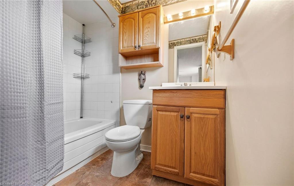 2092 Hunt Crescent Property Photo 25