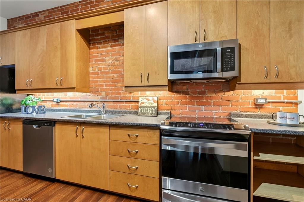 13-357 Hunter Street W Property Photo 12