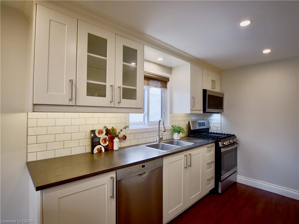 449 Exmoor Street Property Photo 7
