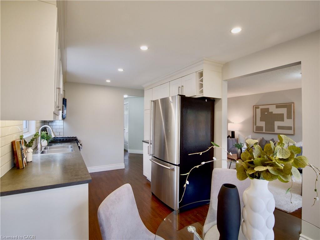 449 Exmoor Street Property Photo 10