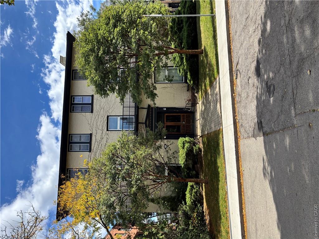 12-123 Macnab Street S Property Photo 2