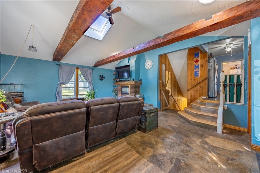 739 James Street Property Photo 2