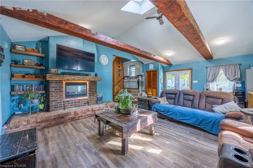 739 James Street Property Photo 4