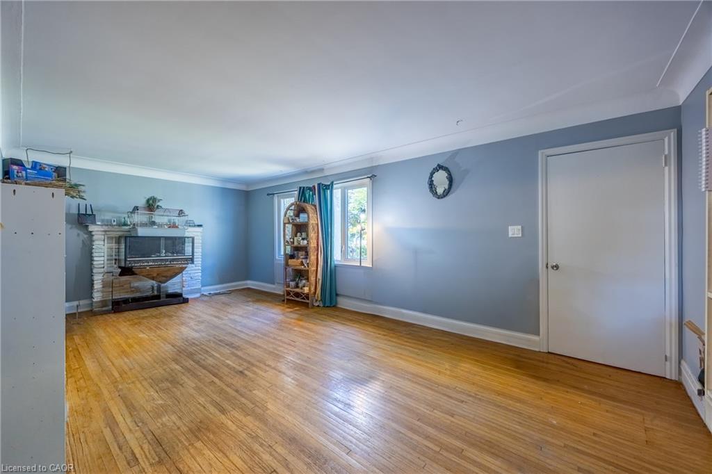 739 James Street Property Photo 8