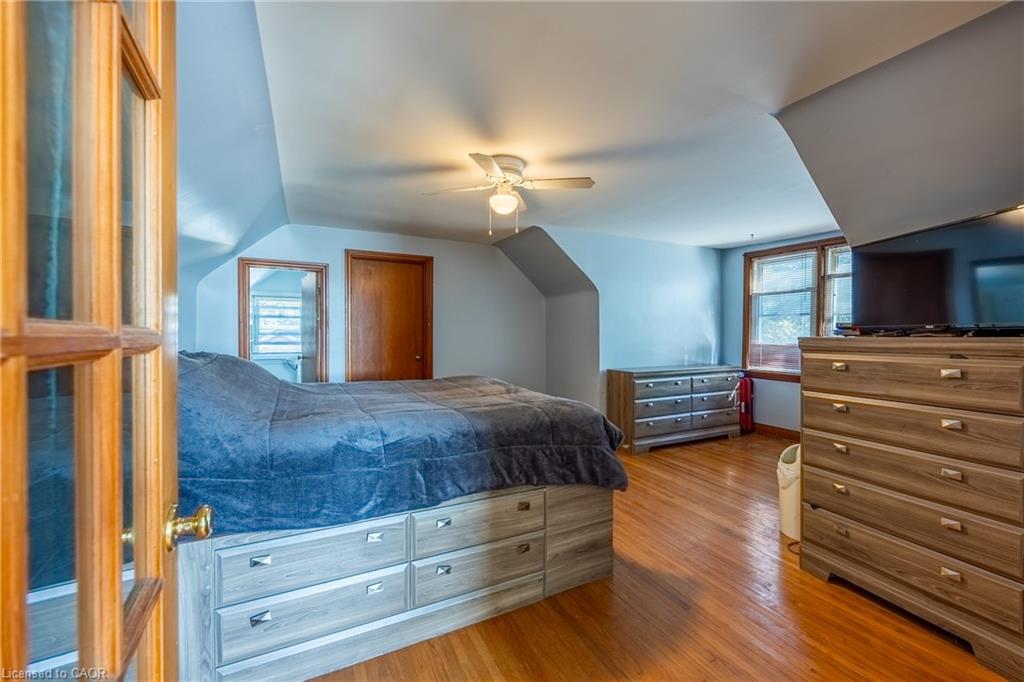 739 James Street Property Photo 13
