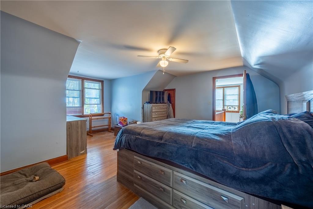 739 James Street Property Photo 14