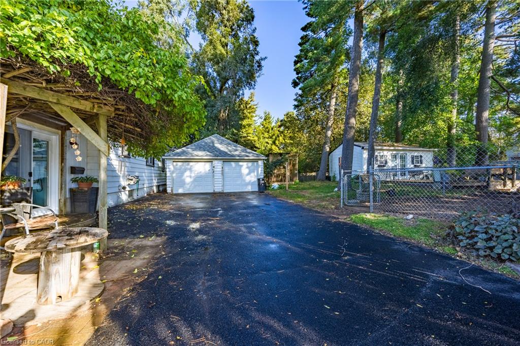 739 James Street Property Photo 22