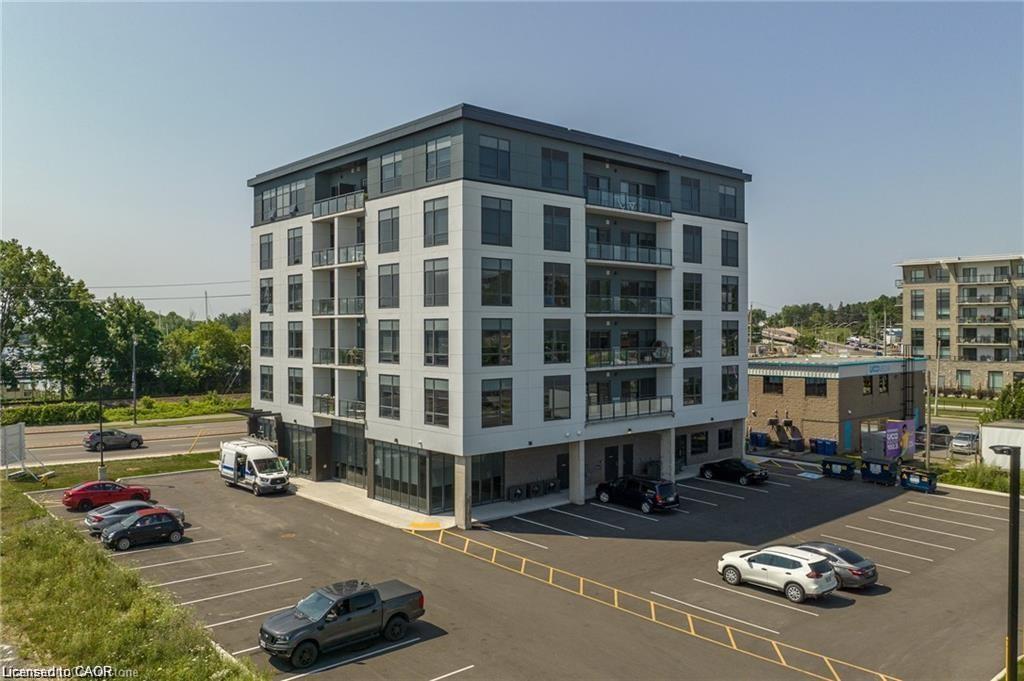 303-2 Dundas Street W Property Photo 2