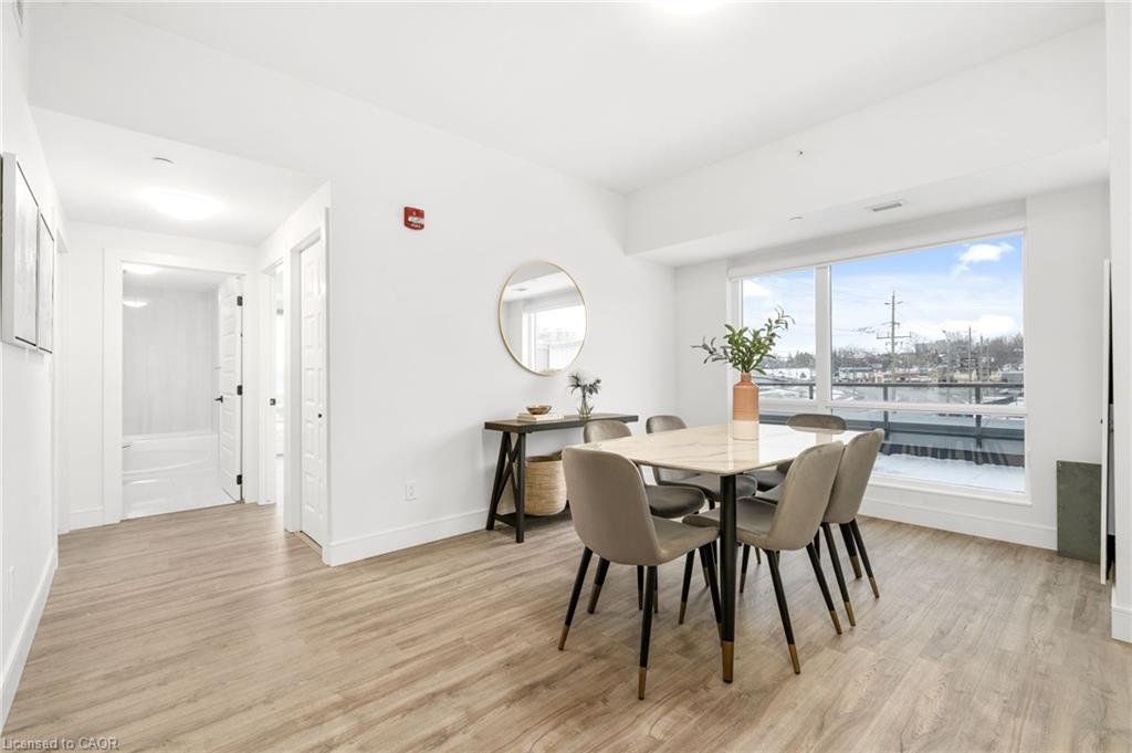 303-2 Dundas Street W Property Photo 15