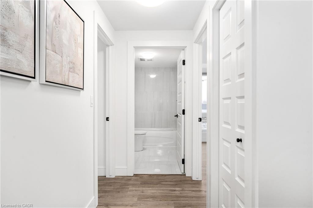 303-2 Dundas Street W Property Photo 16