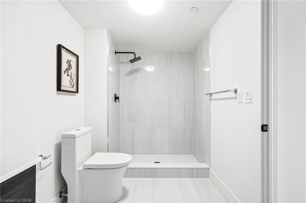 303-2 Dundas Street W Property Photo 20