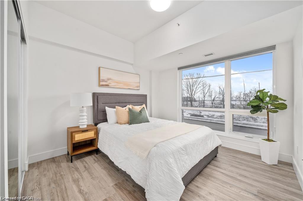 401-2 Dundas Street W Property Photo 6