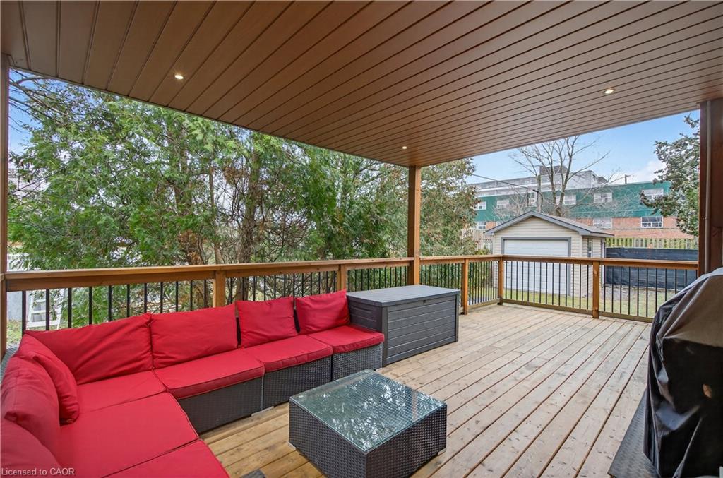486 East 38th Street Property Photo 5