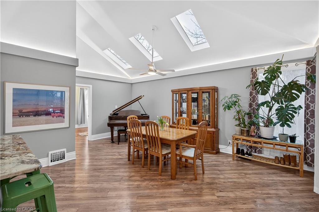 486 East 38th Street Property Photo 7