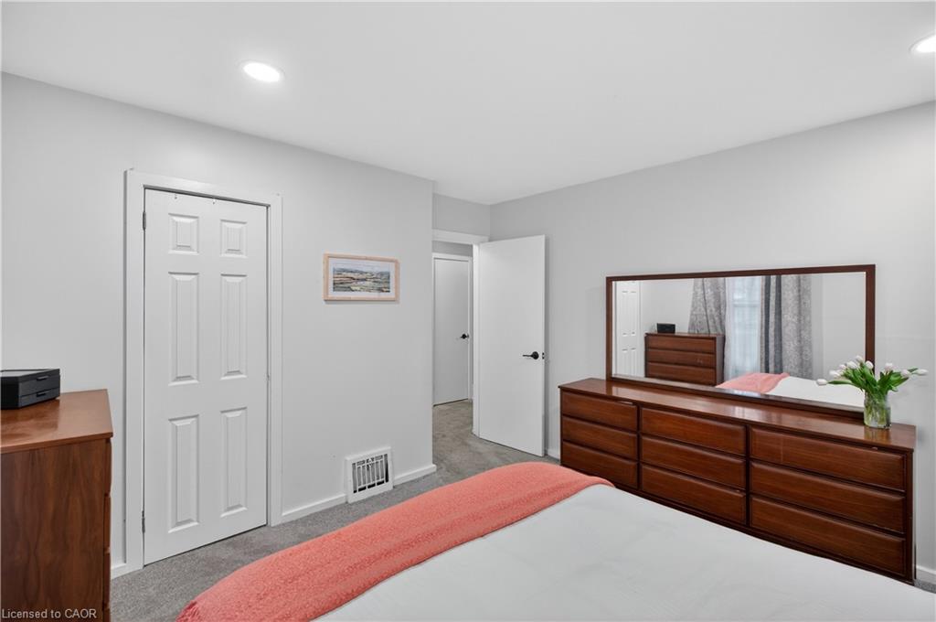 486 East 38th Street Property Photo 30