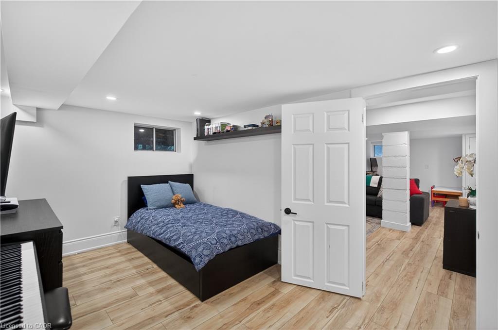 486 East 38th Street Property Photo 40