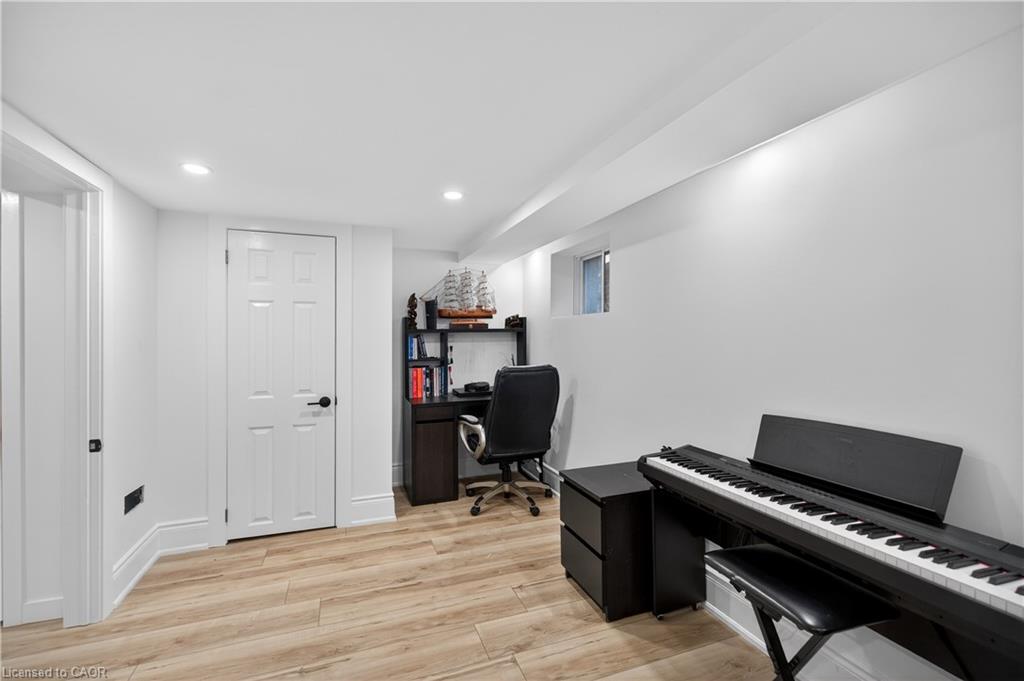 486 East 38th Street Property Photo 41