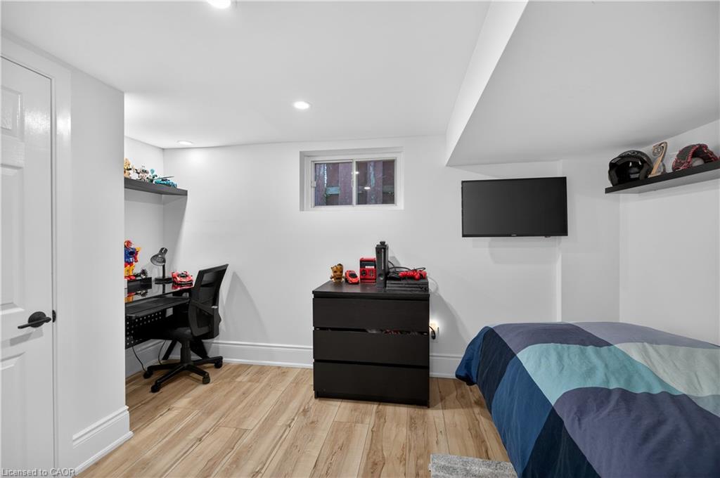 486 East 38th Street Property Photo 42