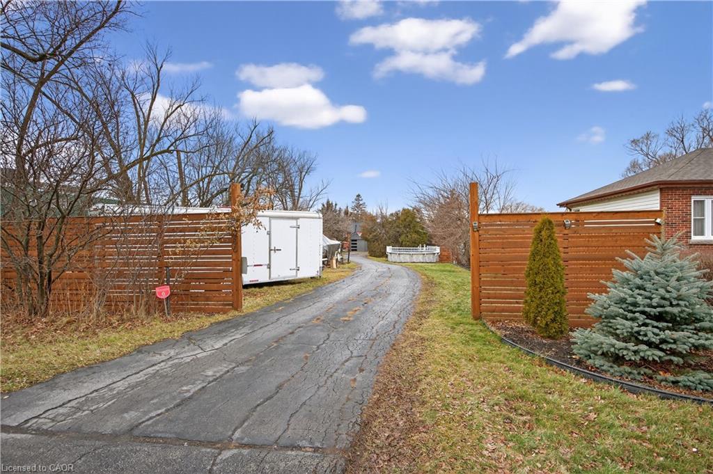486 East 38th Street Property Photo 46