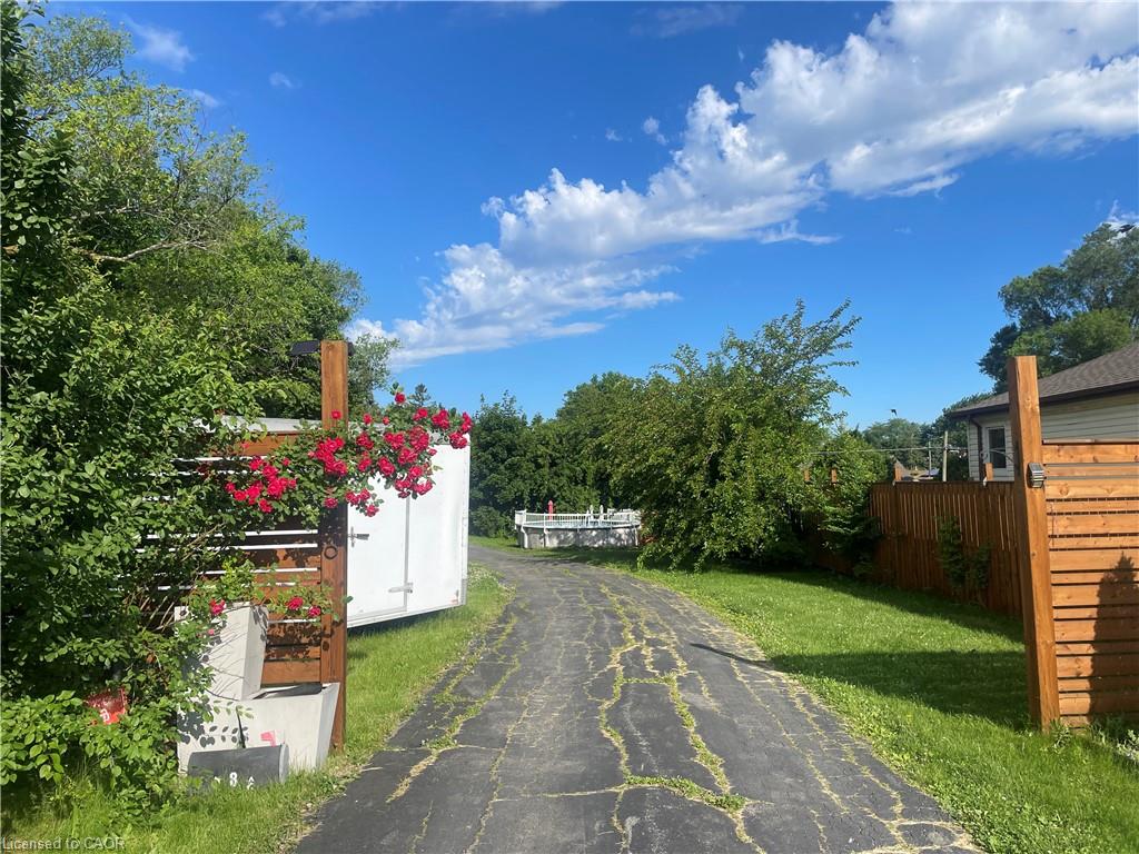 486 East 38th Street Property Photo 49
