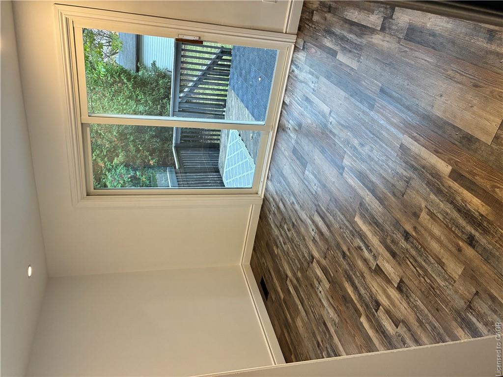 246 East 27th Street Property Photo 8
