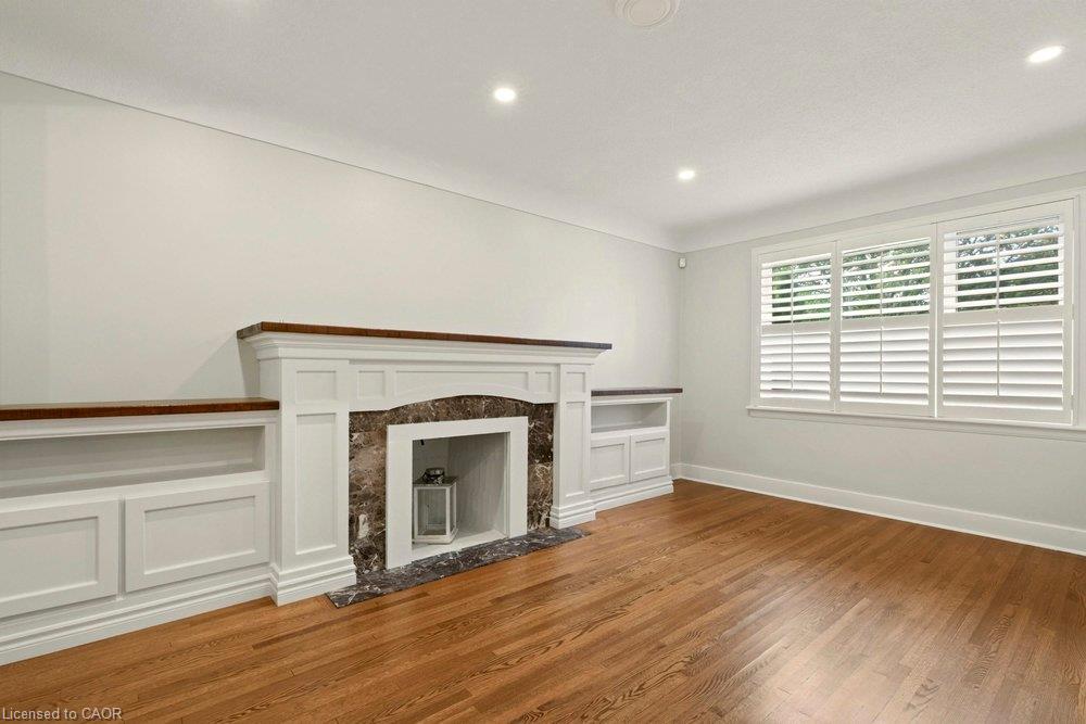 977 Long Drive Property Photo 6
