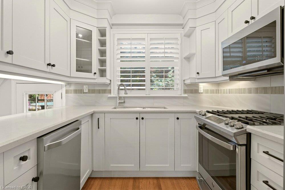 977 Long Drive Property Photo 11