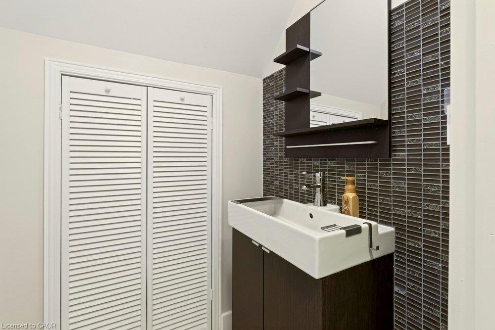 977 Long Drive Property Photo 18