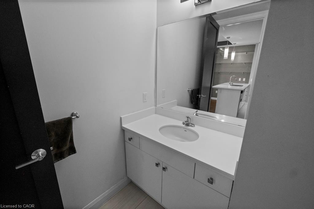 401-112 King Street E Property Photo 9