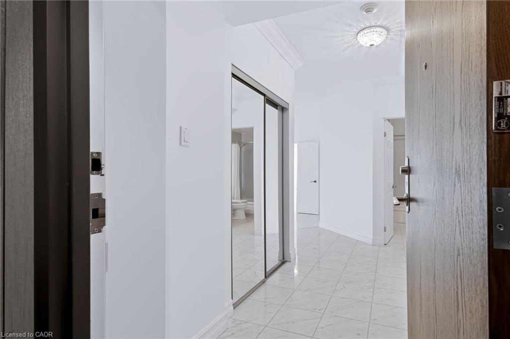 712-2511 Lakeshore Road W Property Photo 4