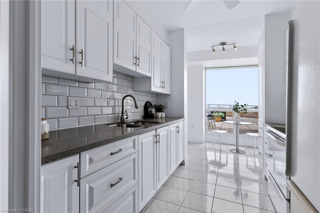 712-2511 Lakeshore Road W Property Photo 8