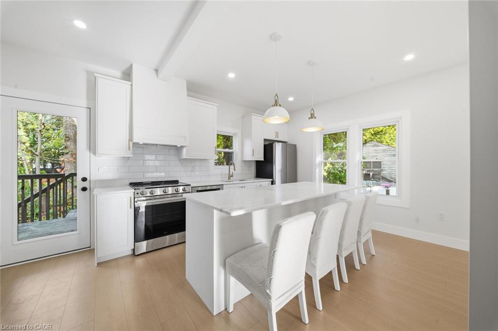217 Queen Street N Property Photo 10
