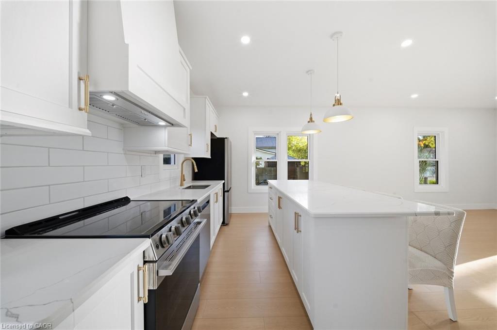 217 Queen Street N Property Photo 11